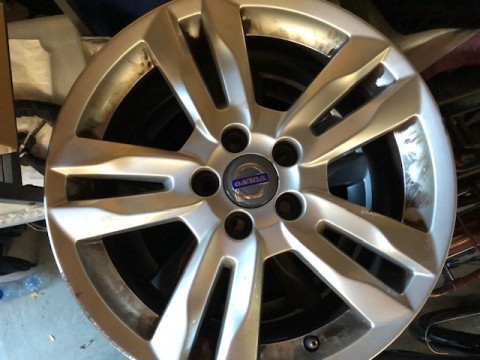 Te koop 4 aluminium Volvo velgen bandenmaat 235 45 R17