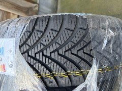 Nieuw all-season Kumho Solus 4S banden 175 65 R14