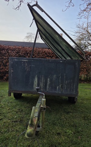 Aanhanger met klep  deksel  Dicht