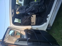 Witte Toyota Hilux crew cab