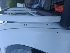 Witte Toyota Hilux crew cab