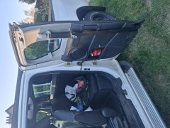 Witte Toyota Hilux crew cab