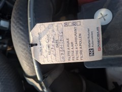 Witte Toyota Hilux crew cab