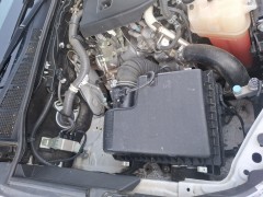 Witte Toyota Hilux crew cab