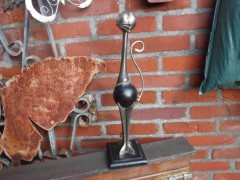 mooie metalen sculptuur van een kat