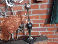 mooie metalen sculptuur van een kat