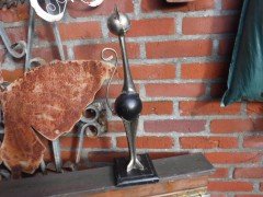 mooie metalen sculptuur van een kat