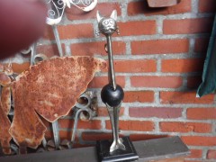 mooie metalen sculptuur van een kat
