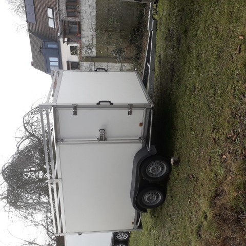 gesloten aanhangwagen roca