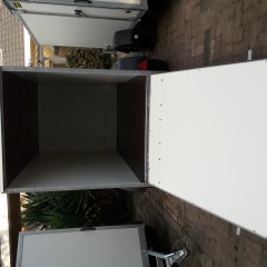 gesloten aanhangwagen met valdeur