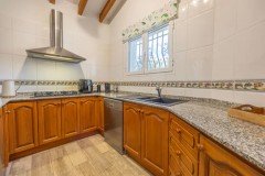 Uw eigen gerenoveerde Villa in MONTE PEGO met parking en