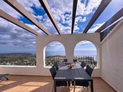 Uw eigen Appartement met zeezichten in MORAIRA met veel meer