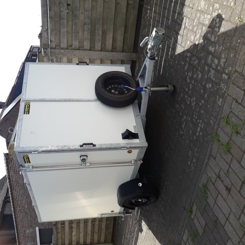 gesloten aanhangwagen roca
