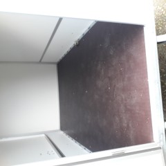 gesloten aanhangwagen met zijluik