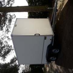 gesloten aanhangwagen