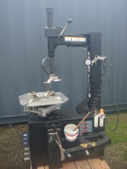 Autobanden motorbanden demonteer apparaat HBM