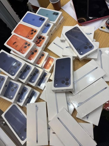 WWW WHOLESALETECHZ COM Nieuw  iPhone 17 Pro Max  iPhone 16 Pro Max  iP