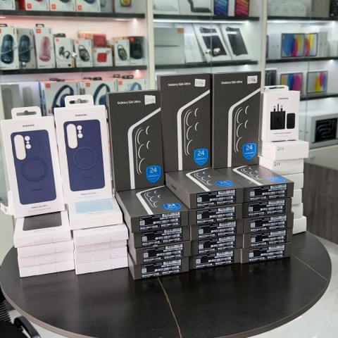WWW WHOLESALETECHZ COM Nieuw  Samsung S26 Ultra  Samsung S25 Ultra  Go