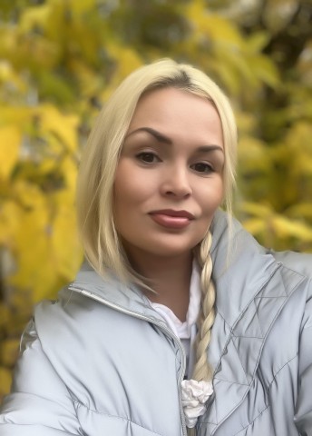 Nog wakker  Ik ook en ik verveel me een beetje    Chat je mee 