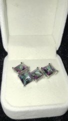 Zirconia met paarse Rainbow kleur Nieuw        