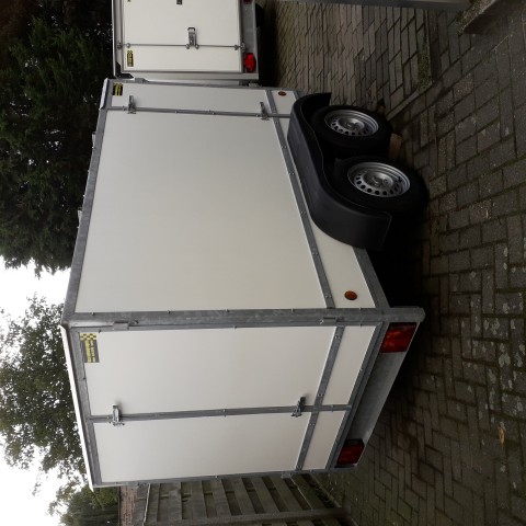 gesloten aanhangwagen roca