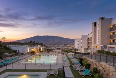 Luxe appartement met zeezicht en priv&eacute;tuin in Mijas  Costa del 