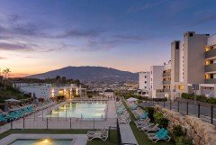 Luxe appartement met zeezicht en priv&eacute;tuin in Mijas  Costa del 