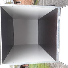gesloten aanhangwagen met valdeur