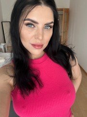 Kira – Elegance  sensuality and relaxation