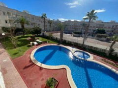 Uw eigen Appartement bij zwembaden in TORREVIEJA met meer