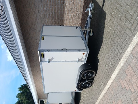 gesloten aanhangwagen roca