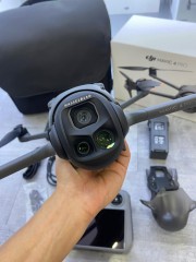 DJI Mavic 4 Pro en DJI Mavic 3 Pro en DJI Air 3S en DJI Mavic 3E