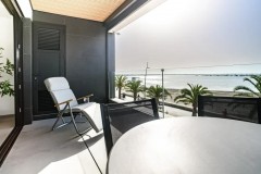 Uw eigen nieuwe luxe Appartement aan zee in LO PAGAN met