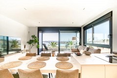 Uw eigen nieuwe luxe Appartement aan zee in LO PAGAN met