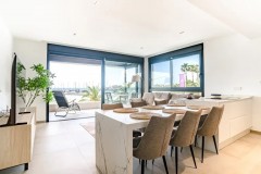 Uw eigen nieuwe luxe Appartement aan zee in LO PAGAN met