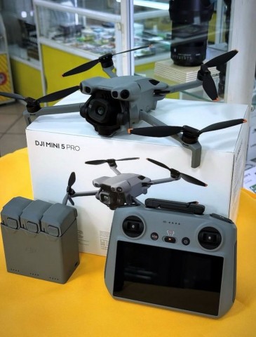 DJI Mini 5 Pro en DJI Mavic 4 Pro en  DJI Mavic 3 Pro en DJI Air 3S