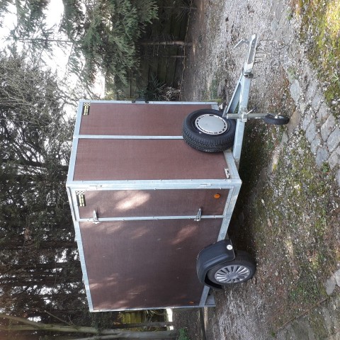 gesloten aanhangwagen roca