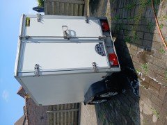 gesloten aanhangwagen