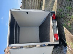 gesloten aanhangwagen