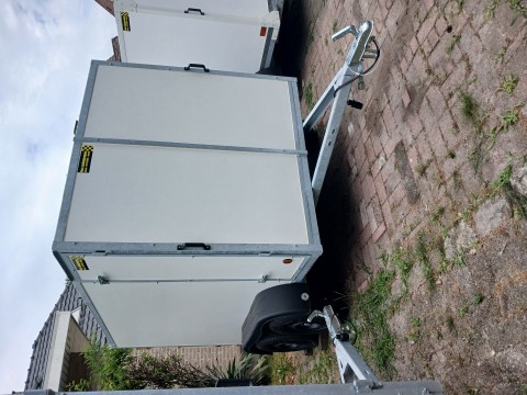 gesloten aanhangwagen roca