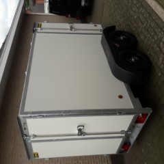gesloten aanhangwagen