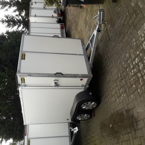 gesloten aanhangwagen