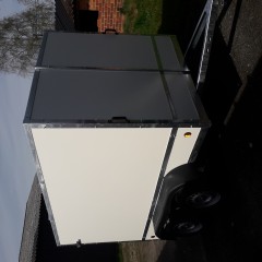 gesloten aanhangwagen roca