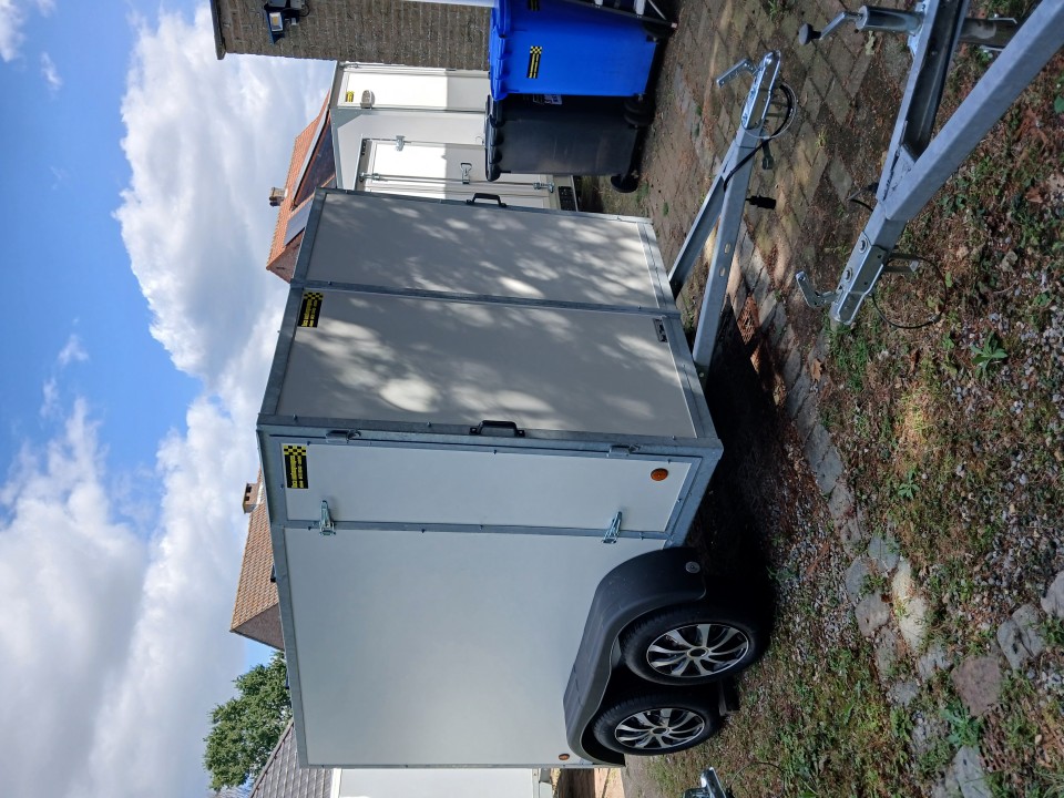 gesloten aanhangwagen roca