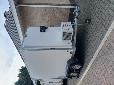 gesloten aanhangwagen frigo