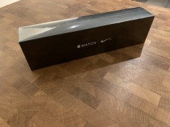 !NIEUW! Apple Watch serie 4 Nike + zilver  - 40mm