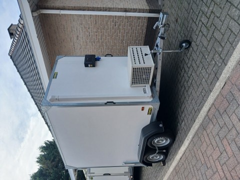 gesloten aanhangwagen frigo