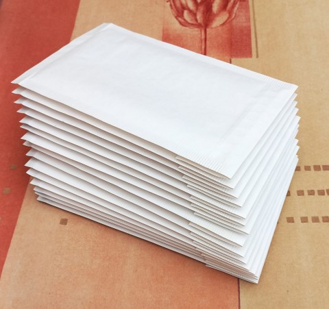 15 zelfklevende luchtkussen enveloppen 