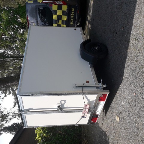 gesloten aanhangwagen