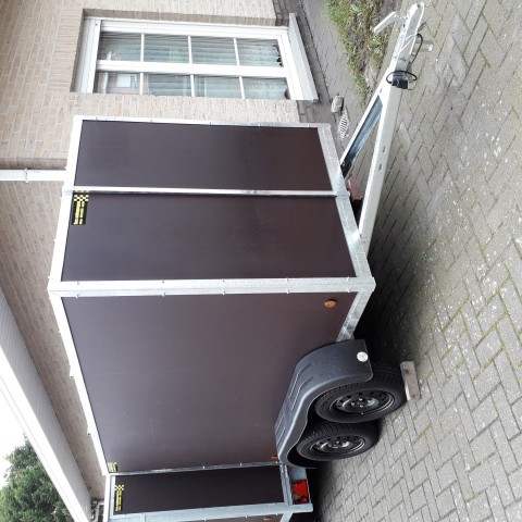 gesloten aanhangwagen roca